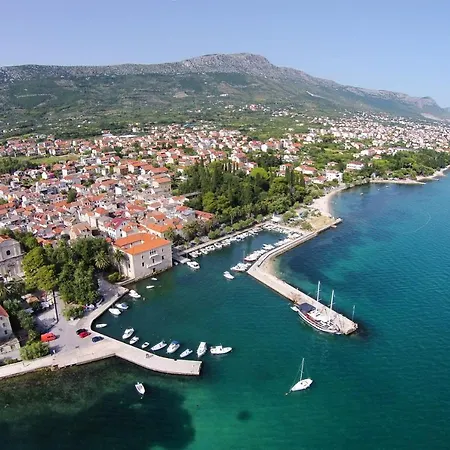 Casa vacanze House With A Parking Space Kastel Luksic, - 20992 *